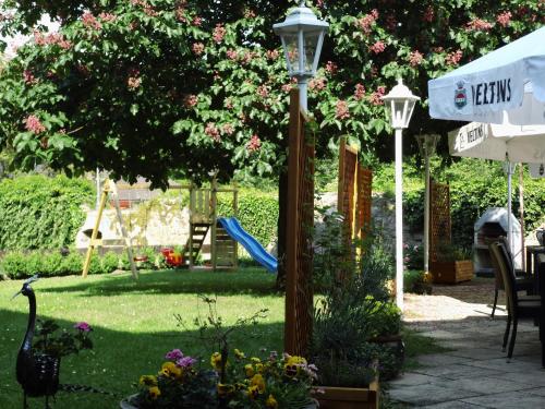 Κήπος έξω από το Landhotel Combecher