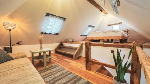 a room with two bunk beds and a couch at Casa Fierarului in Şinteu