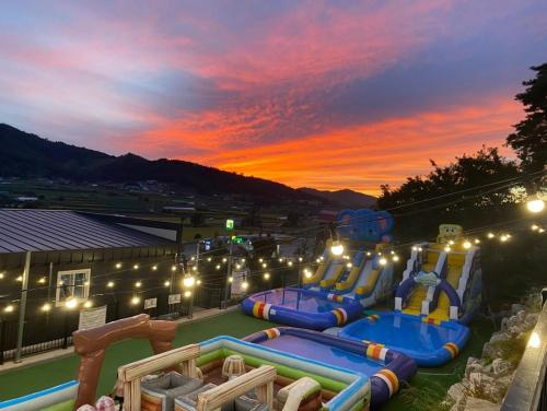 Bazén v ubytování Seosan Godeunnam Glamping nebo v jeho okolí