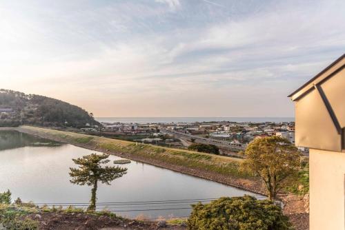 ゲストハウスの近くで見られる自然の景観