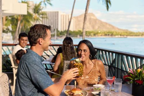 Nápoje v ubytování OUTRIGGER Waikiki Beach Resort