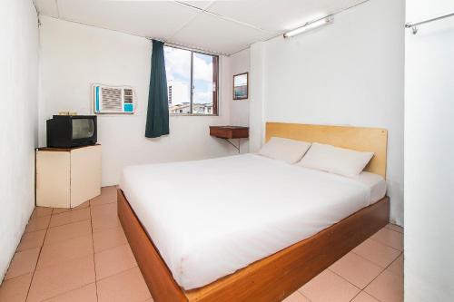 Postel nebo postele na pokoji v ubytování SPOT ON 89916 Gold Star Hotel