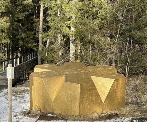 a large gold object with triangles painted on it at Lilla Sjölyckan in Tyresö