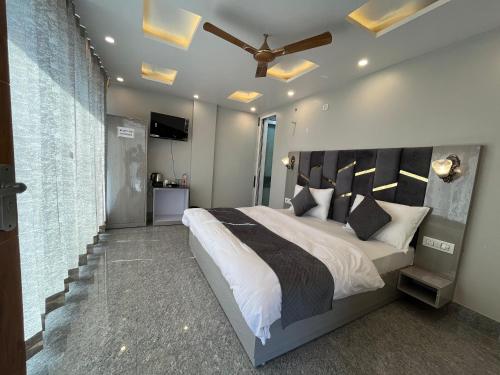 Ein Bett oder Betten in einem Zimmer der Unterkunft Hotel Grand Safari