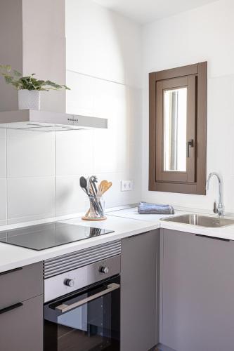 Modern 1 bedroom apartments near Parallel