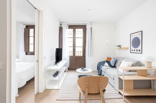 Modern 1 bedroom apartments near Parallel