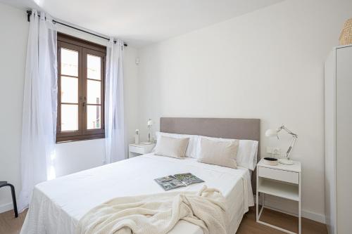 Modern 1 bedroom apartments near Parallel