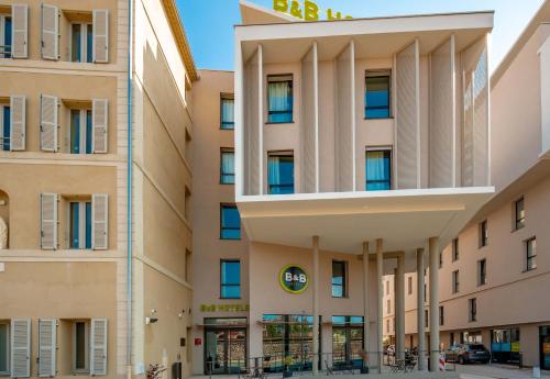 an image of the front of a building at B&B HOTEL Toulon Centre Gare in Toulon