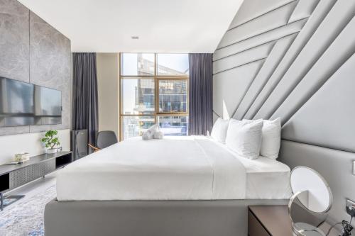 Exclusive Marina Stay - Posh 3BR with Stunning Views photo 2