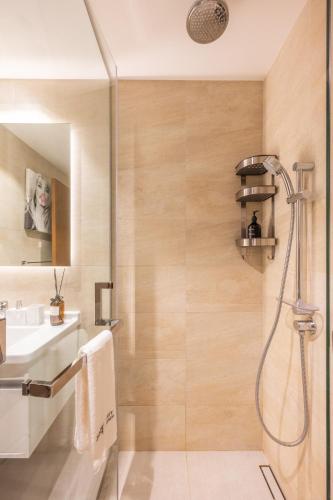 Exclusive Marina Stay - Posh 3BR with Stunning Views photo 3