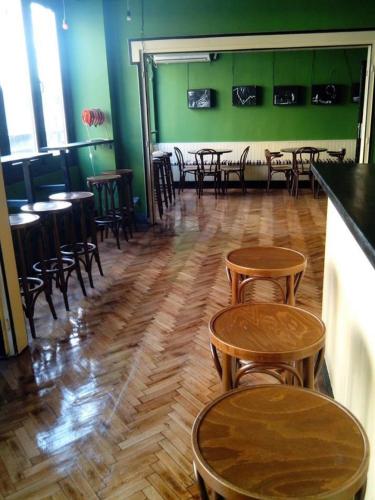 Interhost Guest rooms and apartmentsにあるレストランまたは飲食店