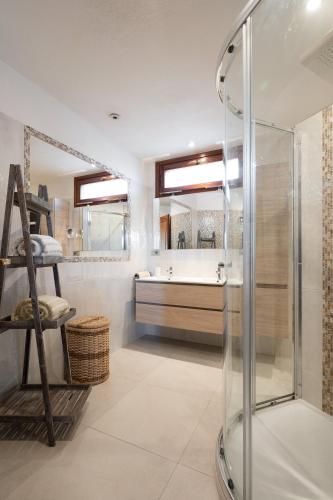 a bathroom with a glass shower and a tub at Villa Aurazure by Klodge in Olbia