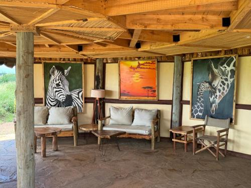 Amboseli Discovery Campにあるシーティングエリア
