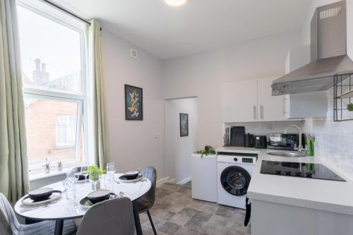 a kitchen with a table and a dining room at Open Mind Property - Apartment with 2 Double Beds in Portsmouth