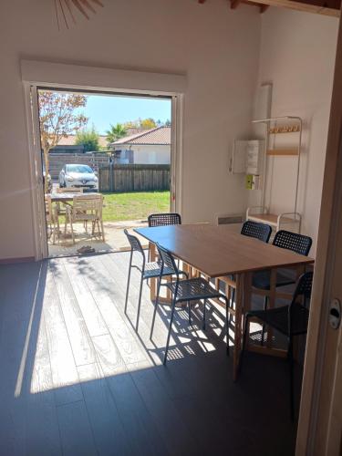 Jolie maison à Biscarrosse zéro six soixante treize soixante huit vingt six 02