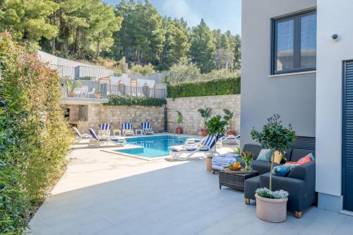 Luxury villa Blue Sky, private pool, breakfast