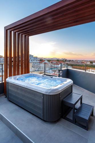 Anele Luxury Suites - Roof Top Jacuzzi