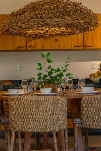 a dining room table with wine glasses on it at Bahia Soul - Morada Garú - Taipu de Fora - Península de Maraú in Taipu