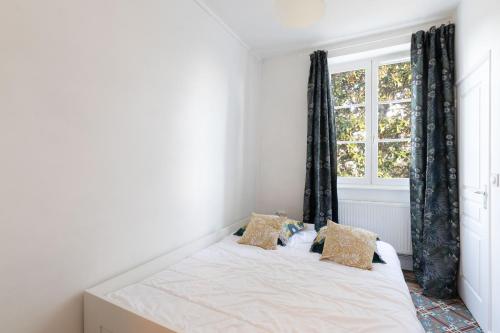 a bed in a room with a window at T3-Isabelle et Christian in Mâcon