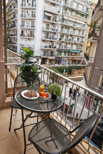 Kamara bound in the Heart of Thessaloniki Center by BiNoBi!