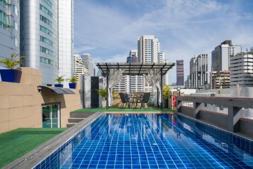 Πισίνα στο ή κοντά στο Aspira Suites Sukhumvit 20