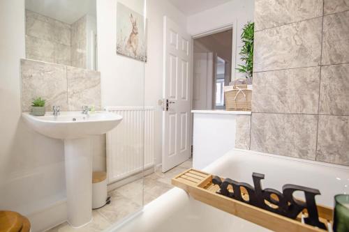 a white bathroom with a sink and a bath tub at Central Cactus Escape Ideal for Long Stays 10ppl! in Nether Edge