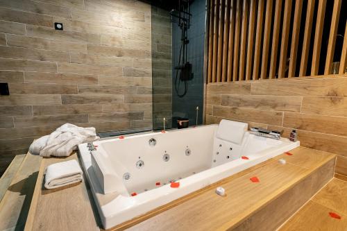 Ảnh trong thư viện ảnh của La Clé - Studi Osé - Clim - Baignoire à Bulles - Wifi ở Toulon