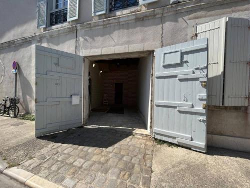 Photo de la galerie de l'établissement L Atelier - Joli T3 Refait a Neuf Wifi Garage, à La Rochelle