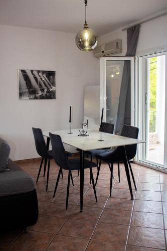 Fotografie z fotogalerie ubytování EMVI APARTMENTS VI near airport v destinaci Vravrona
