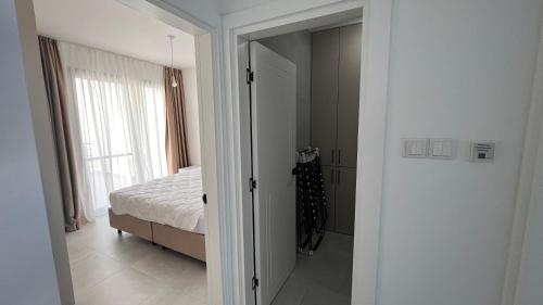 Ένα ή περισσότερα κρεβάτια σε δωμάτιο στο Siesta Beachfront apartments