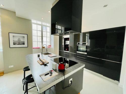 Photo de la galerie de l'établissement Hotel Particulier Refait a Neuf Hypercentre - Wifi, à La Rochelle