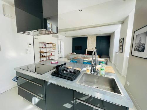 Photo de la galerie de l'établissement Hotel Particulier Refait a Neuf Hypercentre - Wifi, à La Rochelle