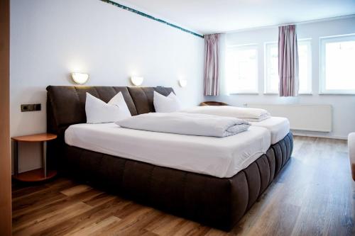 a bedroom with a large bed with white sheets at Smart Resorts B&B 2 BB2 326 in Winterberg