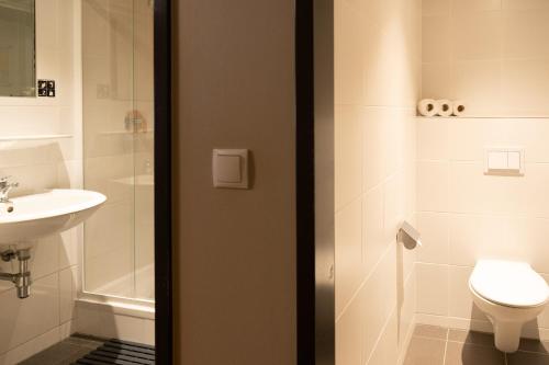 Salle de bains dans l'établissement Wombat's City Hostel Vienna Naschmarkt