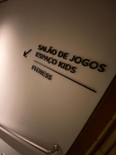 a sign on the side of a wall that reads anime beos and salsa kids at New time 1216 in Maceió