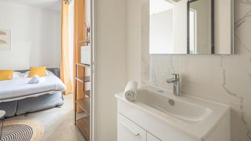 Ένα ή περισσότερα κρεβάτια σε δωμάτιο στο Sunshine - Appartement neuf - parking