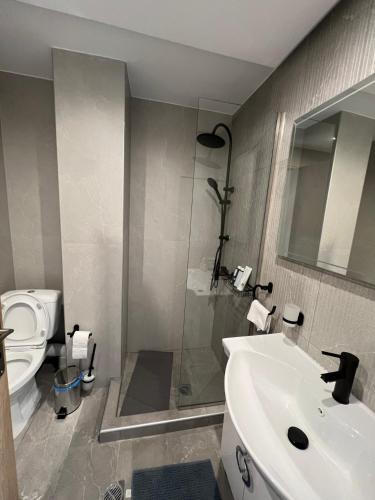 Stylish Condo Nearby Acropolis & Metro
