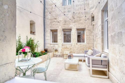 8 rue fleuriau avec cour privative