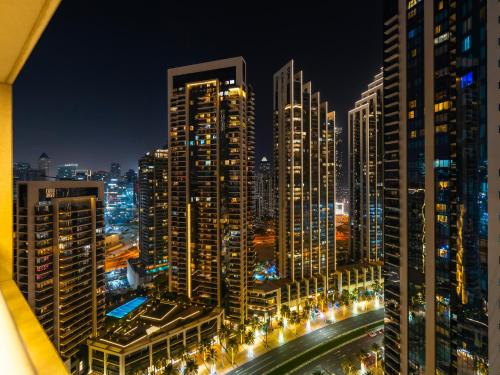 Royal Vista - Luxury Apartments - 1,2&3BR at 29 Boulevard Tower - Downtown