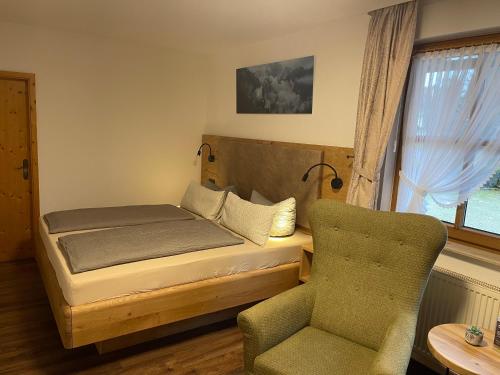 Letto o letti in una camera di Hotel und Berggasthof Zum Sonnenhof