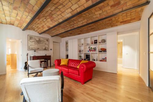 Luxury 3 beds 3 baths, few steps from city center