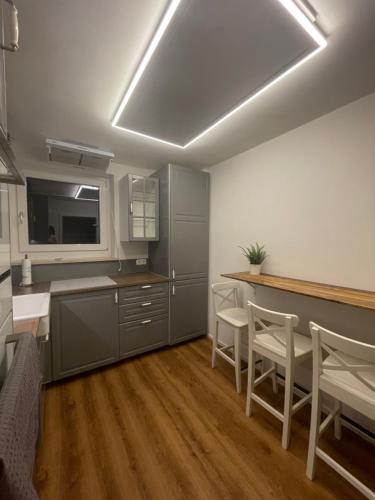 Кухня или мини-кухня в Stylisches Apartment mit Dachterrasse und Whirlpool
