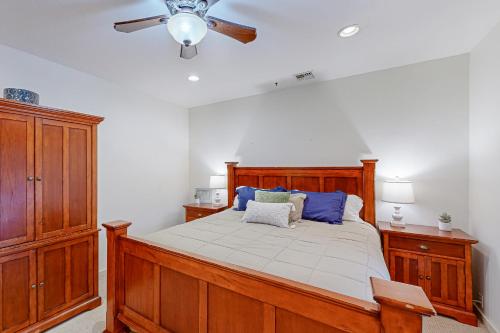 a bedroom with a large wooden bed with a ceiling fan at Grapevine Lodge in Dallesport