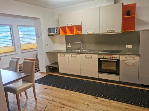 Η κουζίνα ή μικρή κουζίνα στο Apartment Aigner