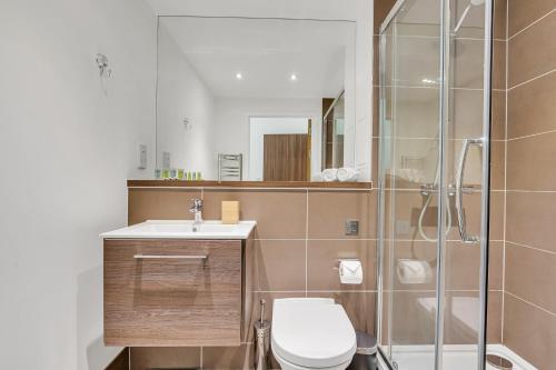 a bathroom with a toilet and a sink and a shower at Last-Minute Escape l Sleeps Up to 6 l Stylish City Views Near Station by Capital Retreat Short lets & Serviced Accommodations in Merton
