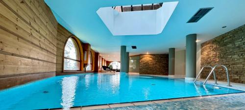 Photo de la galerie de l'établissement Appartement résidence standing ski aux pieds, à Courchevel