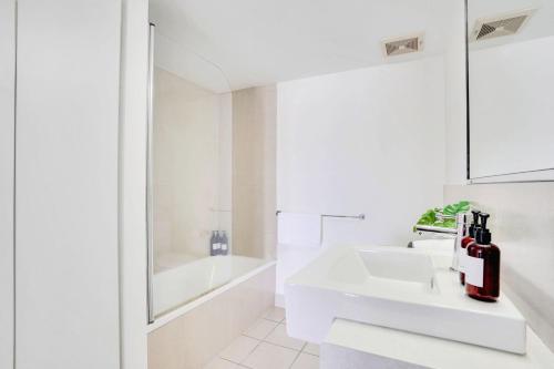 Ένα μπάνιο στο Cairns Central Apartment