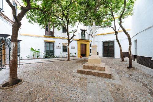 Luxurious Apartment with Andalusian Patio and Pool, Facing the Cathedral