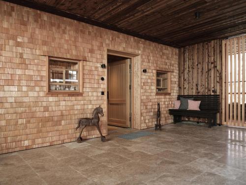 a room with a horse statue in a brick wall at Lech Lodge - LEGENDARY in Lech am Arlberg