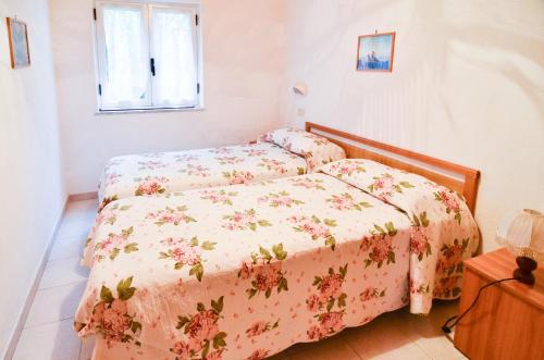 a bedroom with two beds and a window at Residence Limoneto Ischia in Ischia